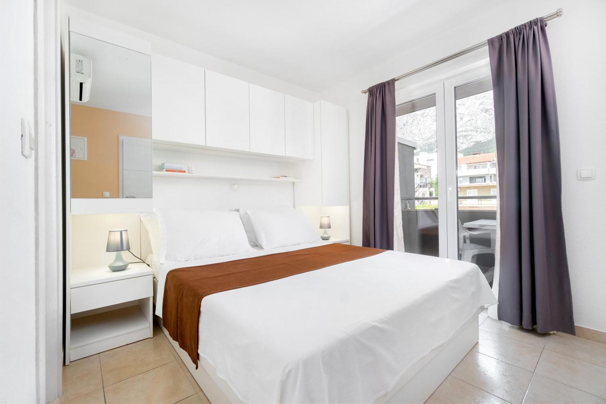 Apartments And Rooms Vuleta, Close To The Beach マカルスカ エクステリア 写真